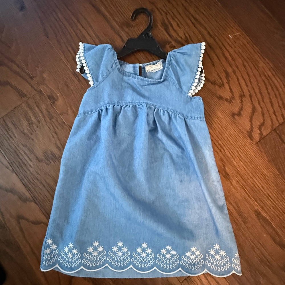Blue btween  Denim Dress size 6 in between w/Ruffle Sleeves & white lace details